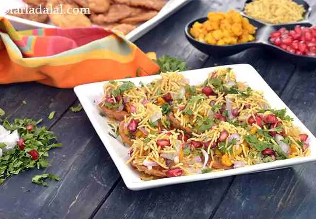 Mini Dal Pakwan Chaat