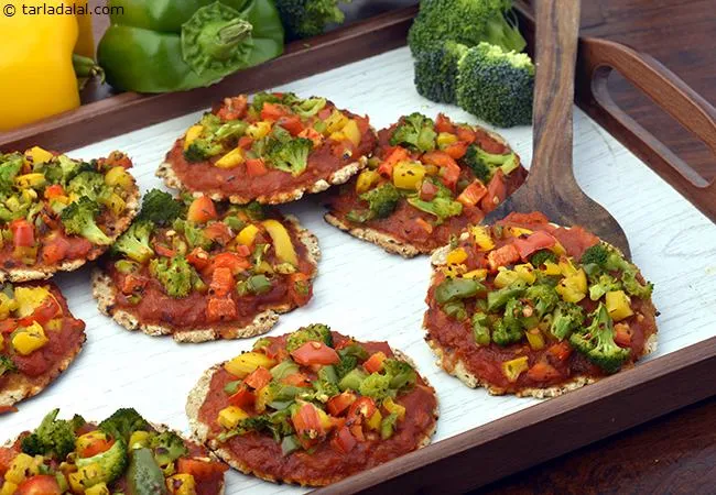 Mini Oats Bhakri Pizza