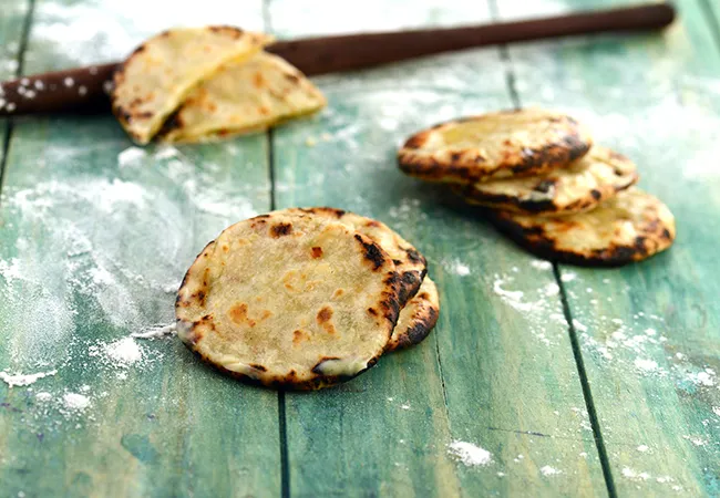Mini Chilli Cheese Naan, Cheese Naan On Tava Without Tandoor