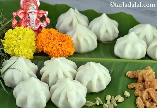 गुड़-नारियल मोदक, स्टीम्ड मोदक - Steamed Modak, Ukadiche Modak