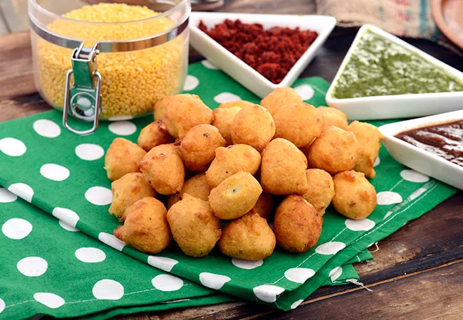  Moong Dal Pakoda ( Mumbai Roadside Recipes)