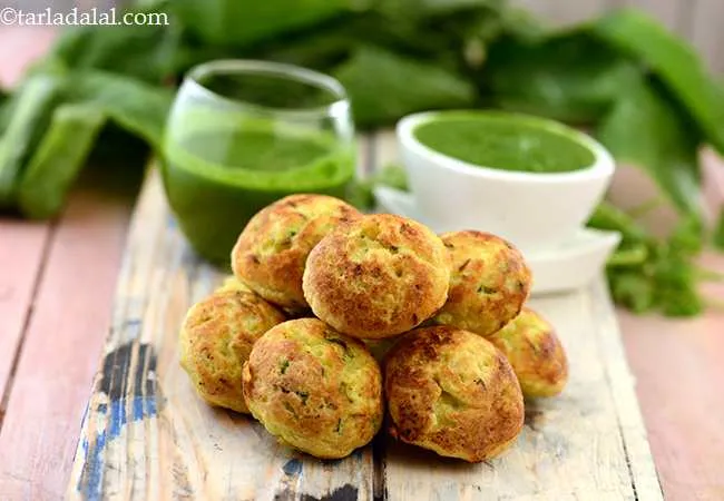 मूंग दाल और फूलगोभी के पत्तों के अप्पे - Moong Dal and Cauliflower Greens Appe 