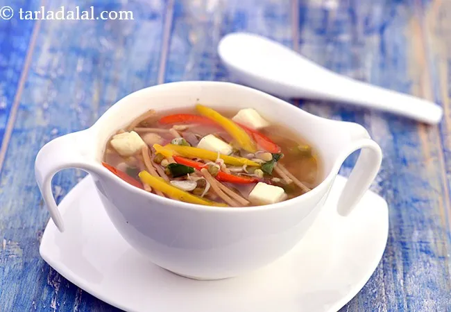 Noodle, Sprouts and Capsicum Soup