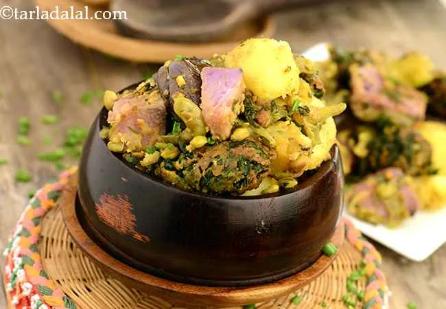 Oondhiya ( Pressure Cooker )
