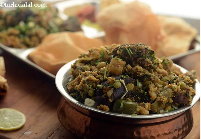 Oondhiya, Undhiyu, Gujarati Undhiyu Recipe
