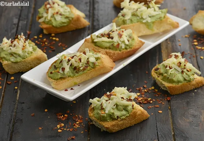 Pesto and Roasted Red Capsicum Bruschetta