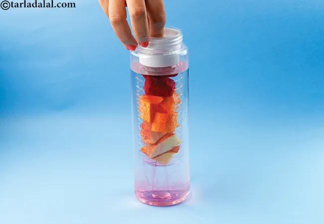 Place the filled infuser tube into the glass bottle