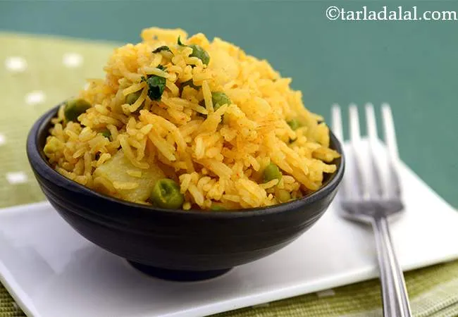 पटेटो एण्ड ग्रीन पिज़ मसाला भात - Potato and Green Peas Masala Bhaat