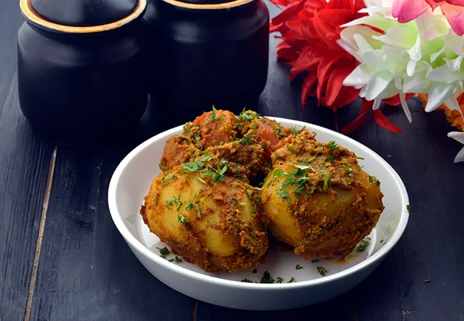  Potatoes and Tomatoes Stuffed with A Coconut-based Paste