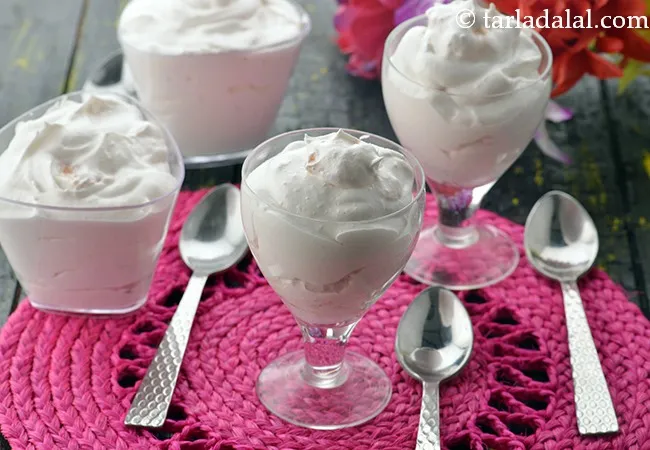 Quick Eggless Melon Mousse