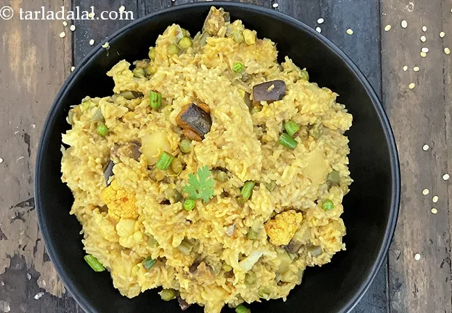 ram khichdi recipe | Gujarati ram khichdi | Kathiyavadi ram khichdi | rice and moong dal vegetable khichdi