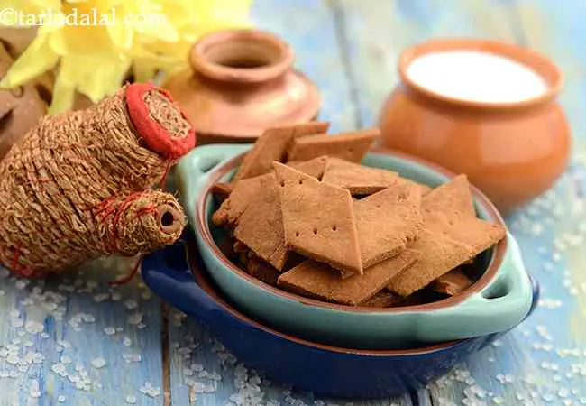 sweet shakarpara recipe | Maharashtrian shankarpali | kalakala | tukdi |