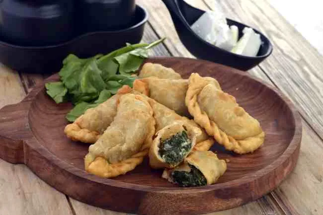 Spinach and Cheese Sambousek, Lebanese Spinach and Cheese Ghughra