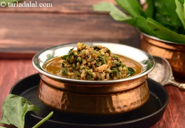 Spinach and Moath Beans Curry ( Healthy Subzis)
