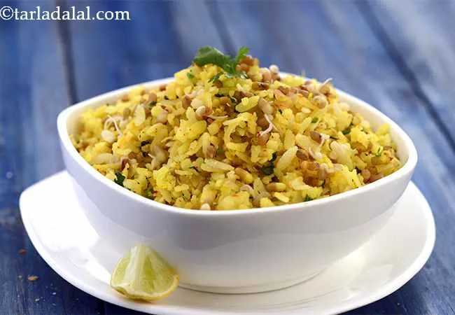  स्प्राउटेड मटकी पोहा | पौष्टिक पोहा | मटकी पोहा रेसिपी | - Sprouted Matki Poha 