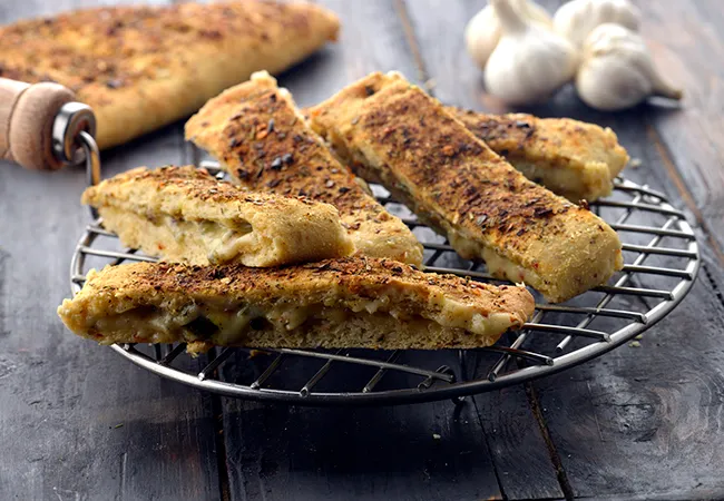  गार्लिक ब्रेड - Garlic Bread, Baked Garlic Bread 
