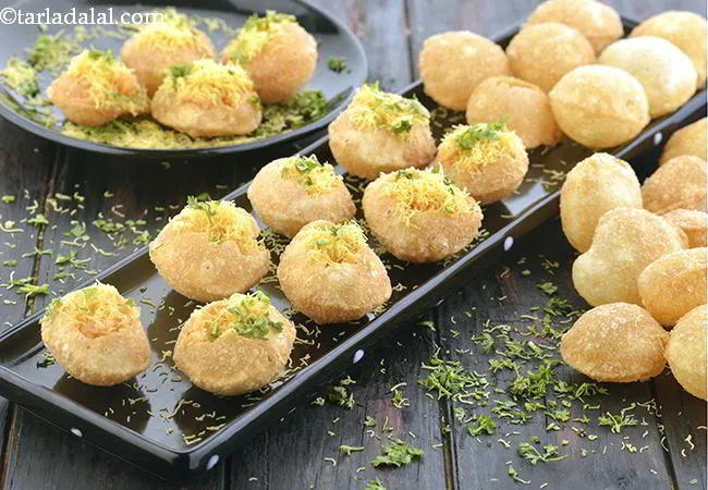 Stuffed Sukha Puri with Aloo
