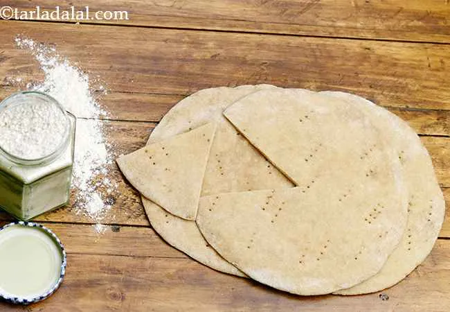 thin crust pizza base recipe | Indian style thin crust pizza base | thin crust pizza base made with plain flour | 15 minutes easy thin crust pizza base