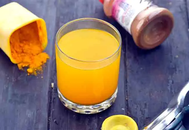  Turmeric and Cinnamon Detox Water