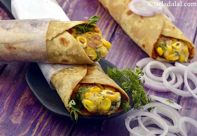 aloo corn tikki roll recipe | Indian aloo corn frankie | potato and corn frankie |