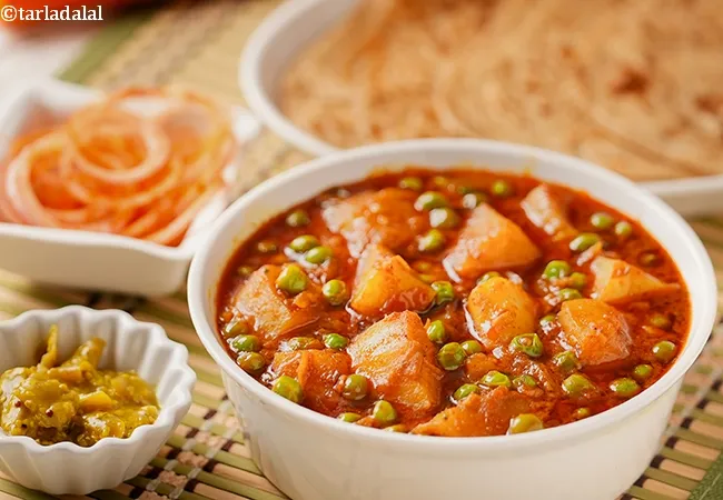 aloo mutter curry recipe | aloo matar using a pressure cooker | Punjabi aloo matar