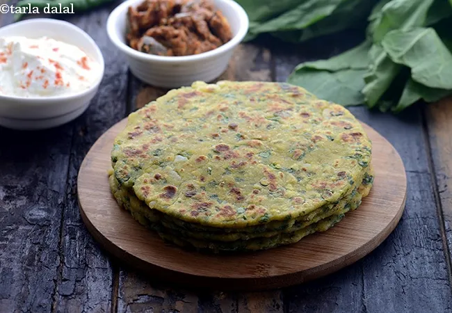 aloo palak roti | Punjabi style aloo palak roti | potato spinach roti |