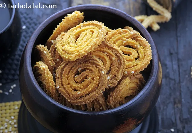 baked chakli recipe | low fat chakli | baked rice flour chakli | homemade rice flour chakli |