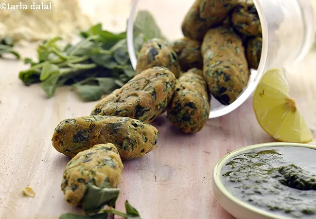 baked methi muthia recipe | healthy baked muthiya | baked fenugreek dumplings |