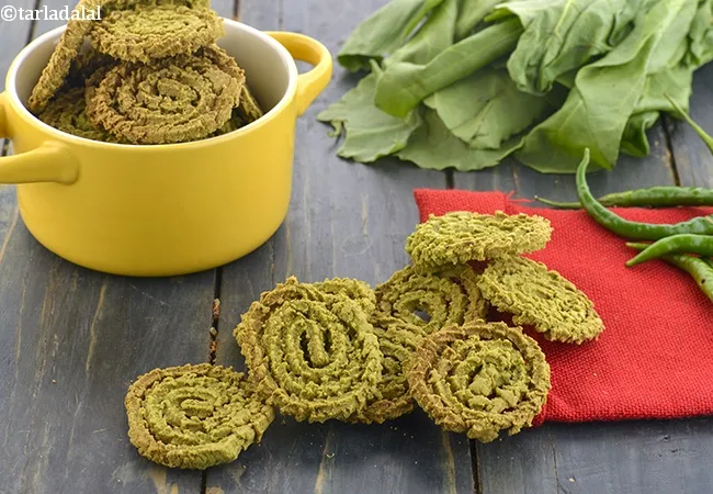 बेक्ड पालक ज्वार मुरुक्कू रेसिपी | बेक्ड चकली | ज्वार चकली | Baked Palak Jowar Murukku, Jowar Murukku with Spinach