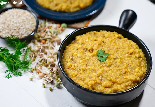 buckwheat sprouts khichdi recipe | kutto moong dal sprouts khichdi | healthy kutto no daro sprouts and dal khichdi |