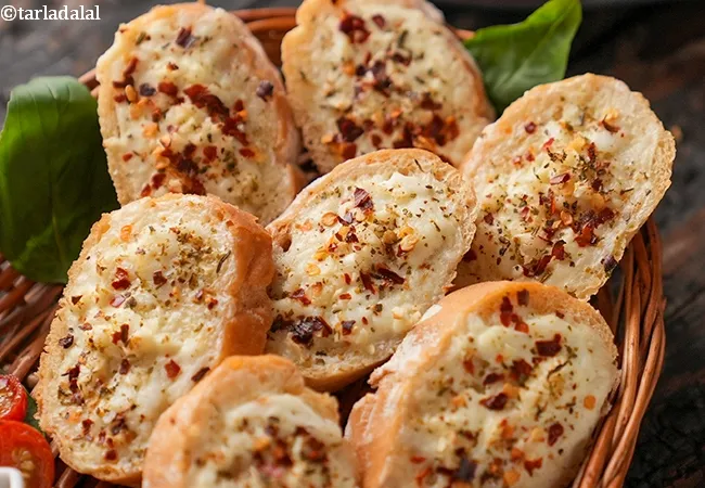 burrata cheese and garlic crostini recipe | Indian style burrata garlic bruschetta | cheese garlic crostini |