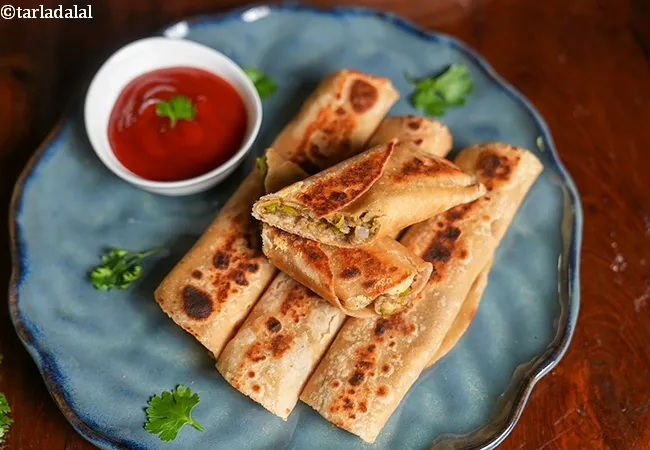 chapati rolls stuffed with potatoes recipe | rotis stuffed with potatoes | phulka stuffed with green peas and potatoes |
