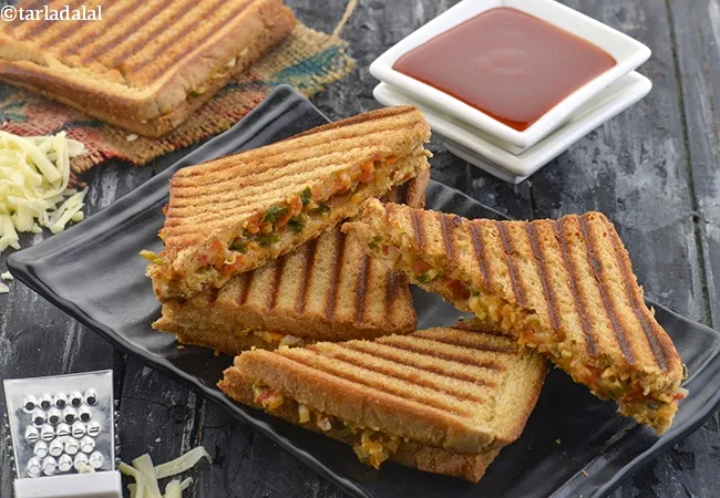 cheese onion grilled sandwich recipe | onion cheese grilled Indian sandwich | grilled cheese and onion sandwich | toasted onion cheese sandwich |