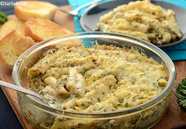 cheesy penne pasta recipe | Indian style baked cheese pasta | quick cheesy penne pasta | cheesy white sauce penne pasta