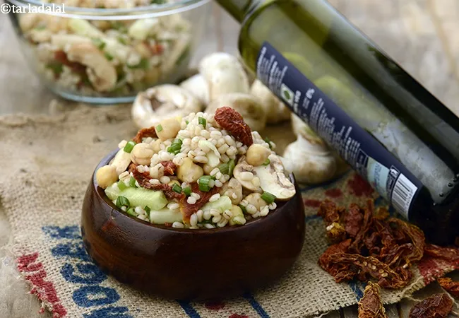 chick pea, vegetable barley salad with balsamic dressing | kabuli chana vegetable salad | healthy Indian barley salad with chickpeas | vitamin b1, b3, folic acid rich salad