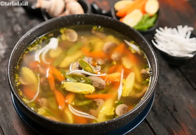 clear soup with mushroom and baby corn recipe | mushroom baby corn soup | healthy Indian clear soup with vegetables