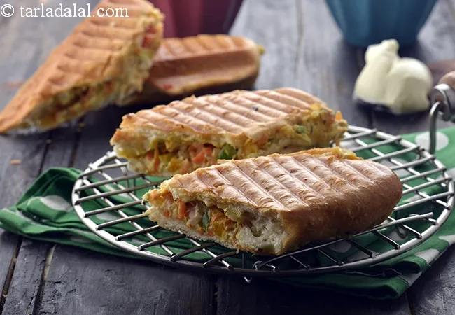 cream cheese veg panini recipe | cream cheese sandwich | grilled veggie cream cheese panini | Indian style veggie cream cheese sandwich |