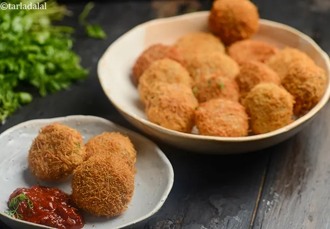 crispy poha aloo tikki recipe | Indian poha aloo cutlet | veg poha cutlet | veg poha patties |