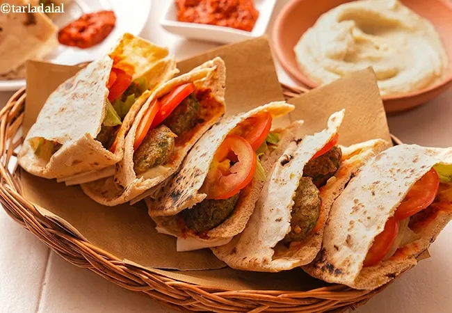 falafel in whole wheat pita pockets recipe |  healthy Lebanese non fried falafel wrap |  Indian style falafel in wheat pita pockets |