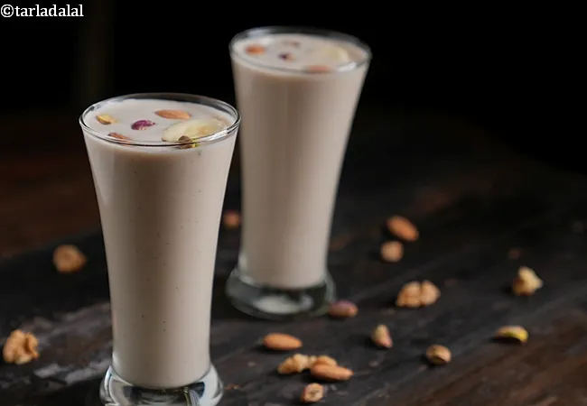 fruit and nut milkshake recipe | healthy Indian fruit and nut milkshake | fruit and nut milkshake for weight loss |