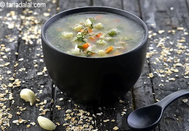 garlic vegetable soup recipe | easy healthy clear vegetable soup | mix vegetable garlic soup | mix vegetable soup for weight loss |