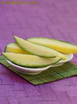sliced raw mango