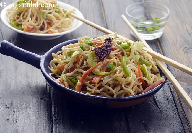 hakka noodles recipe | Indo Chinese hakka noodles | vegetable hakka noodles | Indian street style hakka noodles |