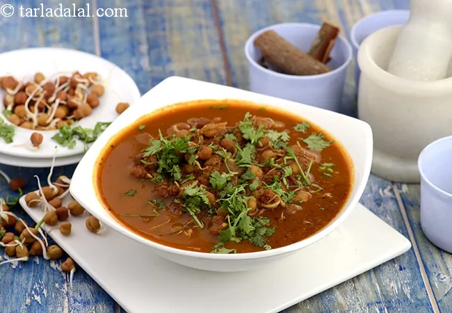 kala chana amti recipe | sprouted kala chana ambti | healthy Maharashtrian amti |