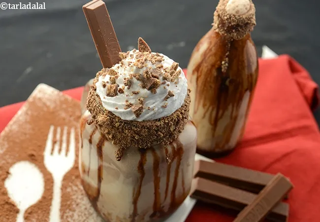 kit kat milkshake recipe | Indian kit kat milkshake with ice cream | kitkat shake | easy homemade kit kat milkshake - summer drink |