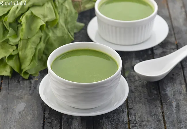 low calorie spinach soup recipe | low cal healthy palak soup | quick Indian spinach soup with low fat milk |