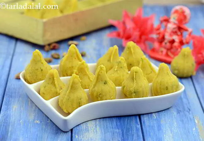 मावा मोदक रेसिपी | खोया मोदक | इंस्टेंट मावा मोदक | गणपति के मावा मोदक - Mawa Modak, Khoya Modak Recipe