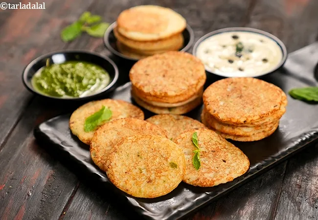 mini rava uttapam recipe | sada sooji uttapam | instant masala rava uttapam | vegetable rava uttapam