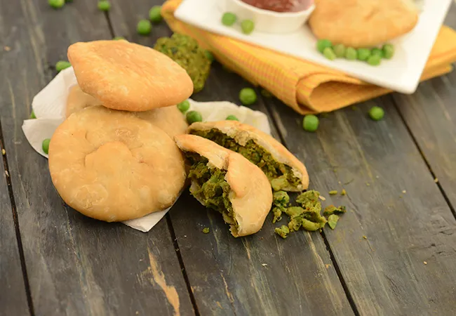  मटर की कचौड़ी - Matar ki Kachori, Rajasthani Vatana Kachori, Green Peas Kachori 