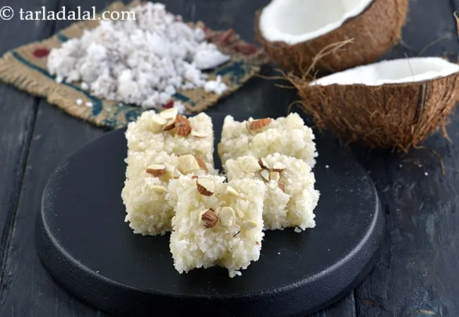 નારિયલ વડી રેસીપી | નારિયલ બરફી | મરાઠી વાનગી | Nariyal Vadi, Naralachi Vadi, Maharashtrian Coconut Mithai
